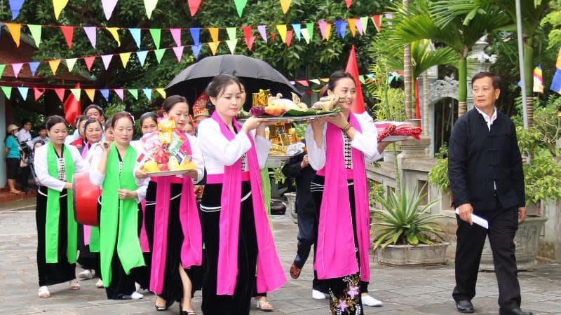 Phong tục tập quán